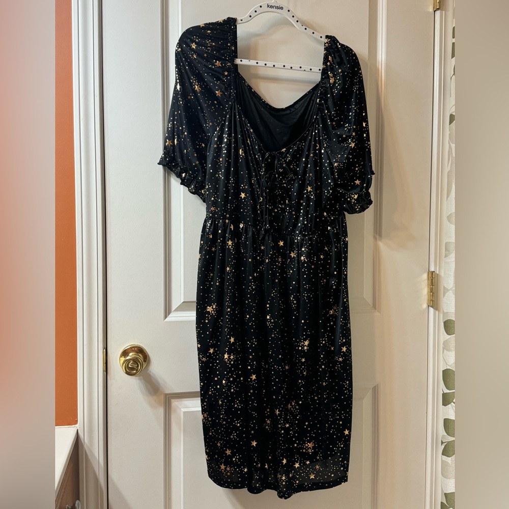 SHEIN Curve - plus size -black with gold stars , puff sleeve dress